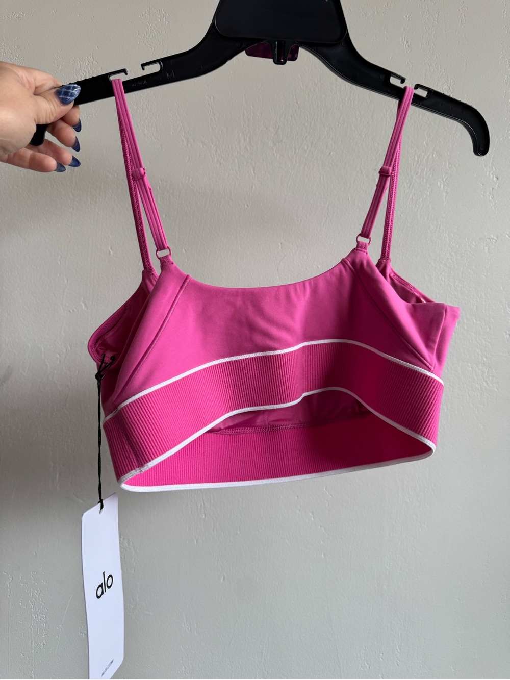 55. ALO Softsculpt Amp it up bra in Paradise Pink - Picture 4 of 5